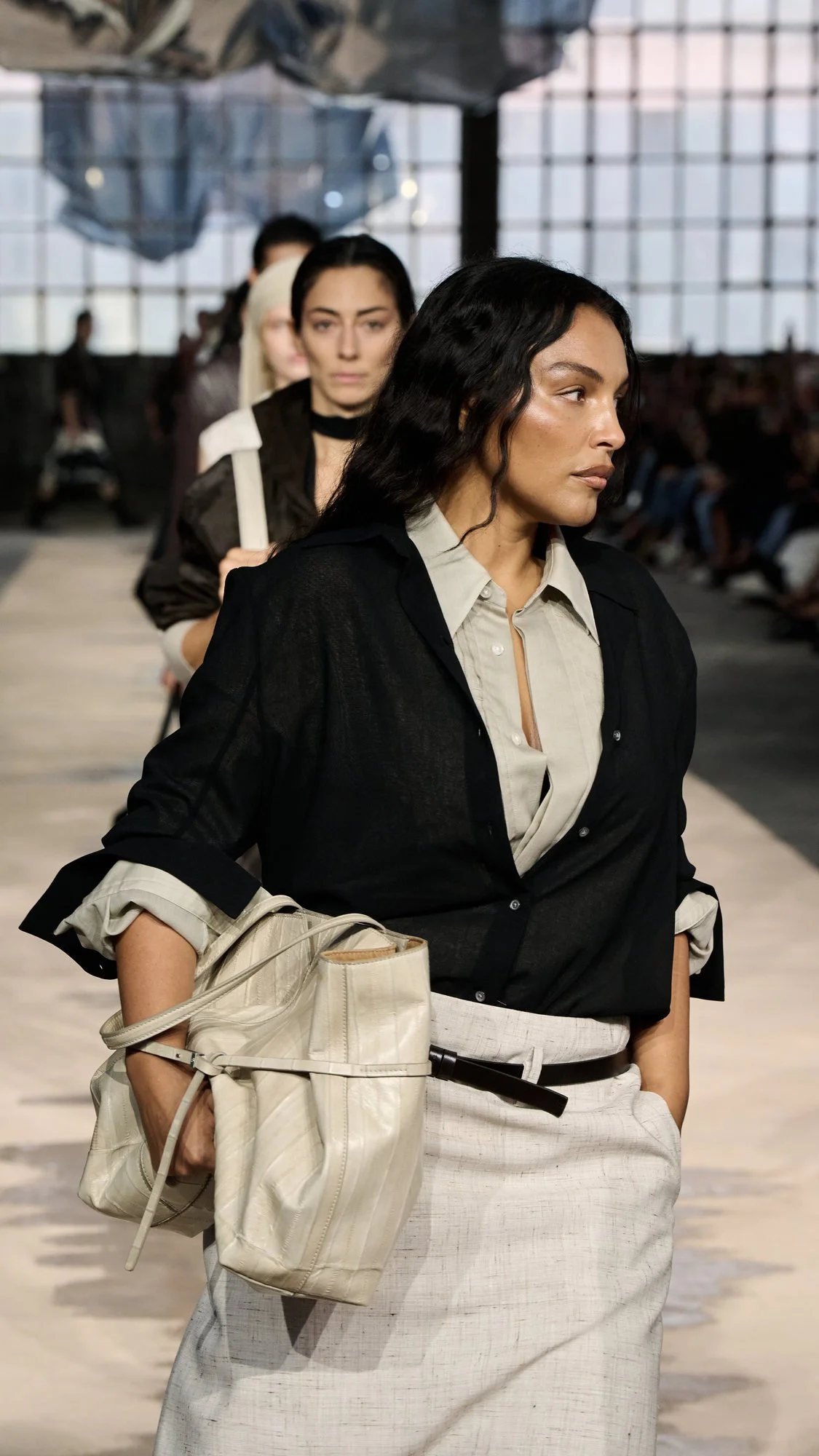 BOSS_Spring_Summer_26_Fashion_Show_RUNWAY_FINALE_002_9x16__image-mid-res.jpeg