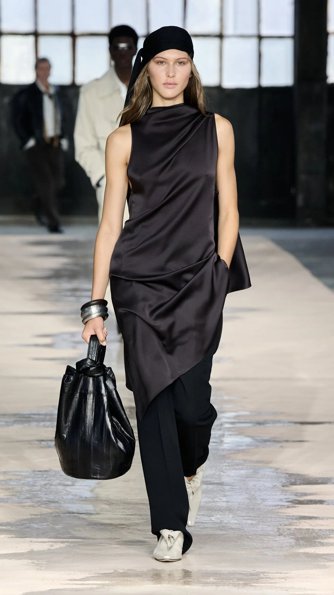 BOSS_Spring_Summer_26_Fashion_Show_RUNWAY_012_9x16__image-mid-res.jpeg