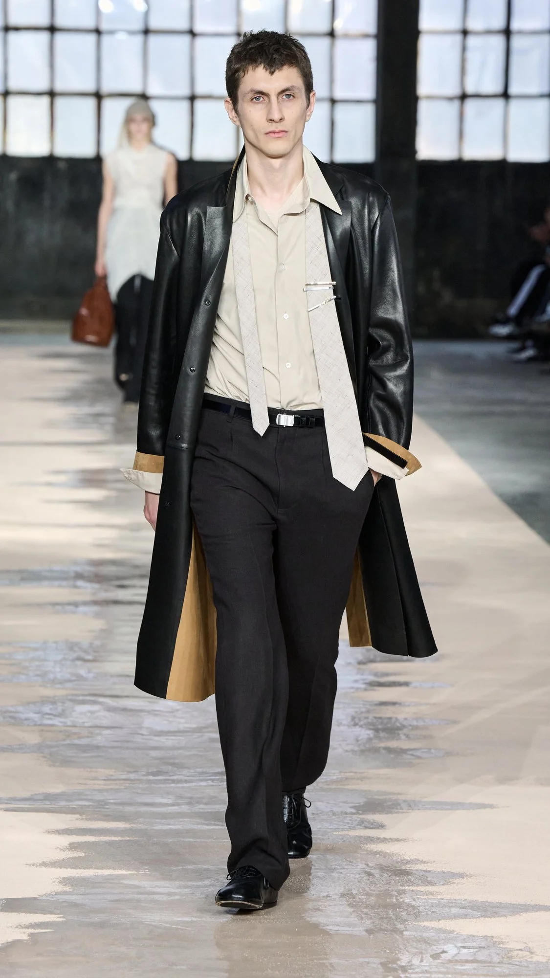 BOSS_Spring_Summer_26_Fashion_Show_RUNWAY_017_9x16__image-mid-res.jpeg