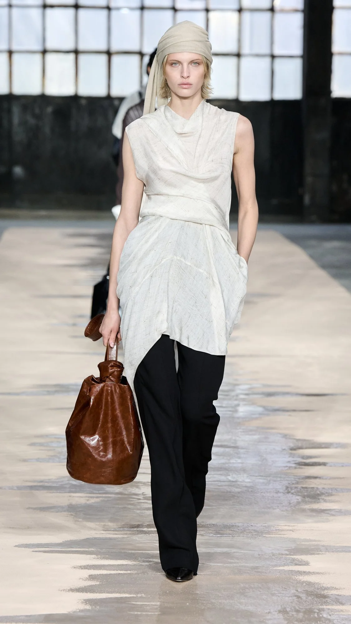 BOSS_Spring_Summer_26_Fashion_Show_RUNWAY_018_9x16__image-mid-res.jpeg