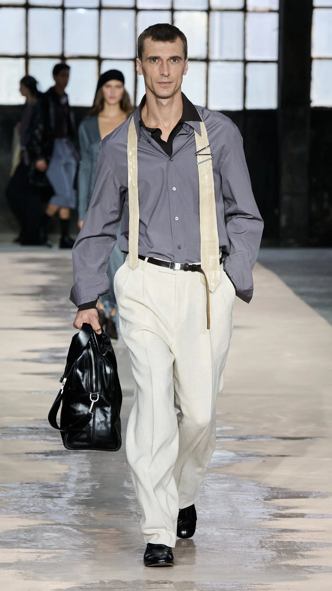 BOSS_Spring_Summer_26_Fashion_Show_RUNWAY_048_9x16__image-mid-res.jpeg