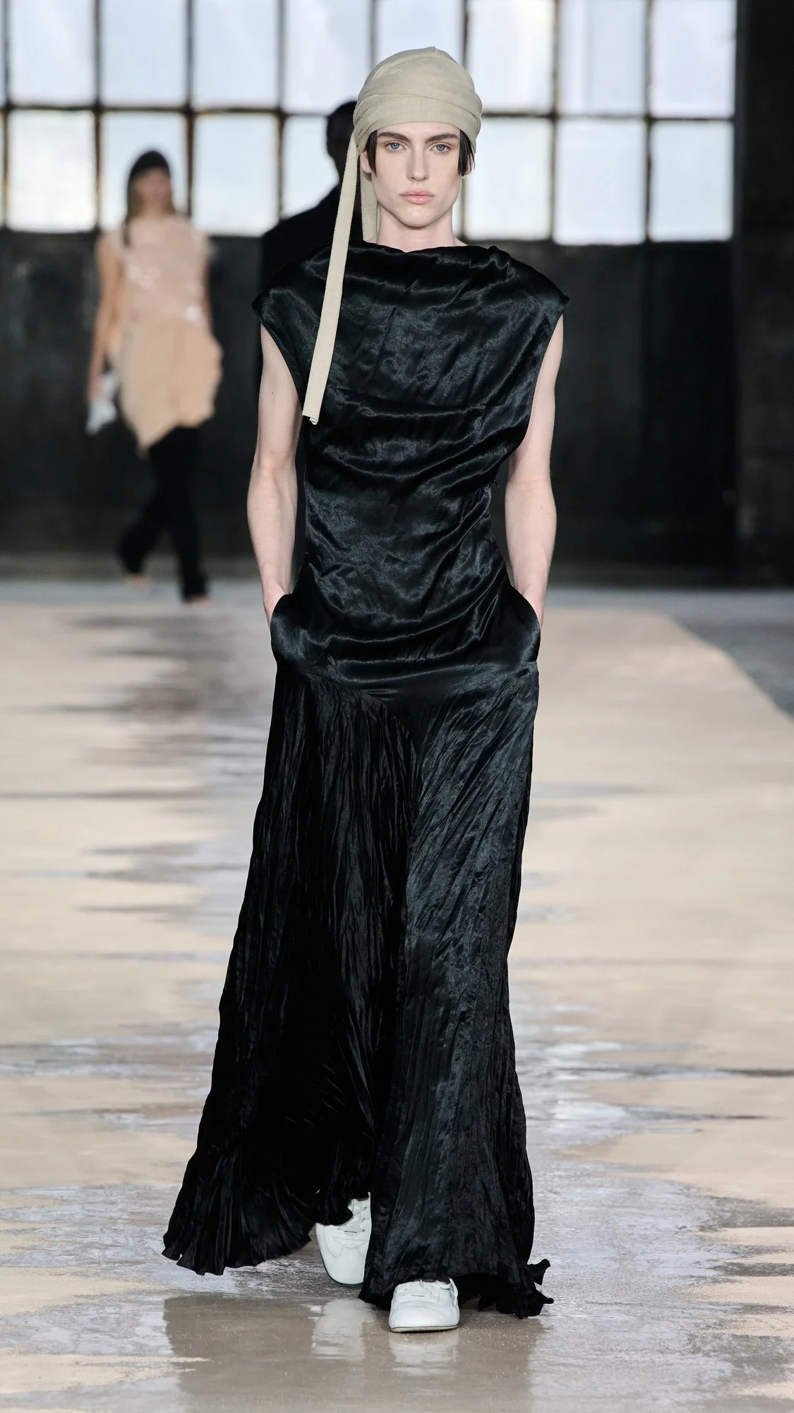 BOSS_Spring_Summer_26_Fashion_Show_RUNWAY_058_9x16__image-mid-res.jpeg