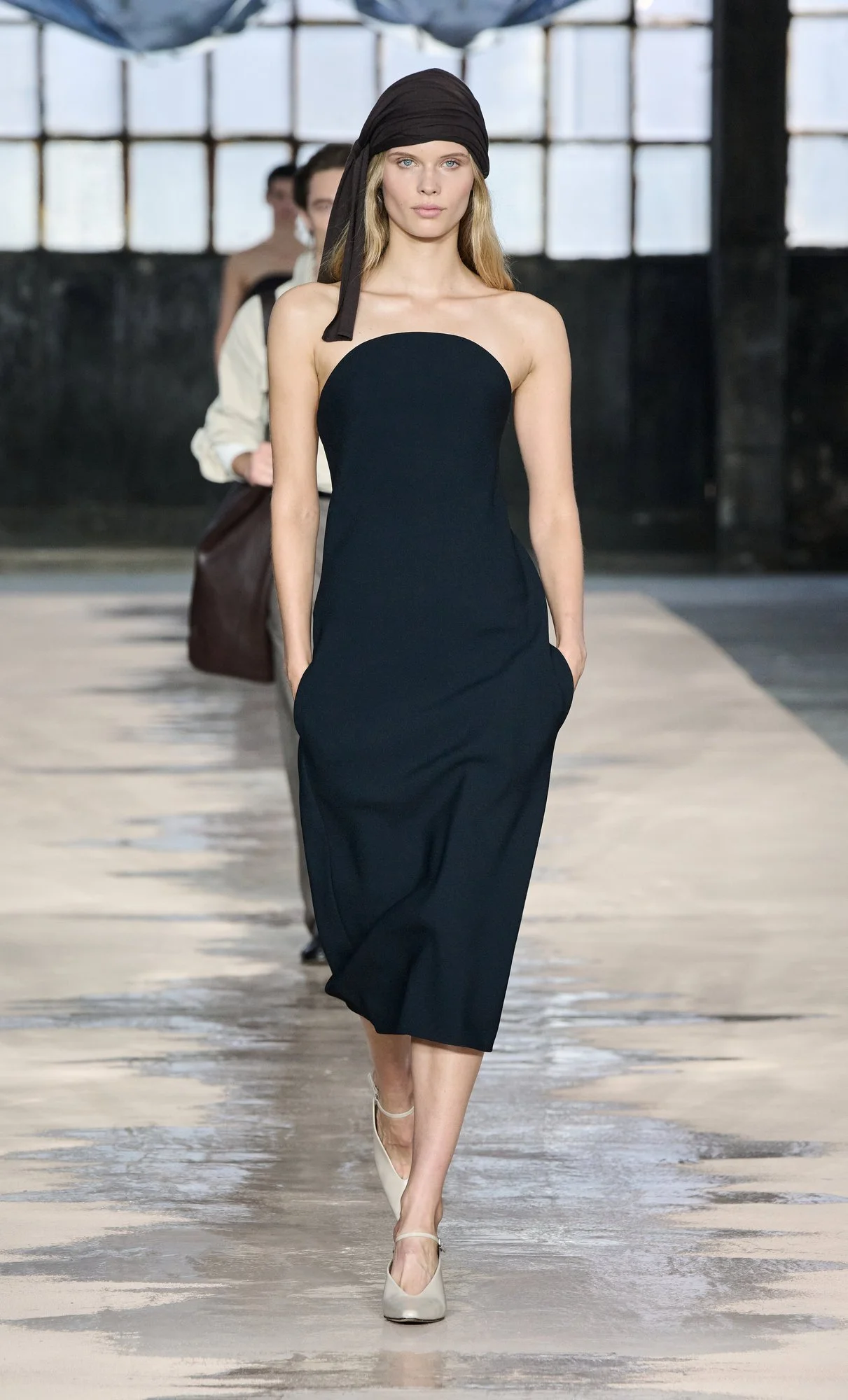 BOSS_Spring_Summer_26_Fashion_Show_RUNWAY_007_9x16__image-mid-res.jpeg