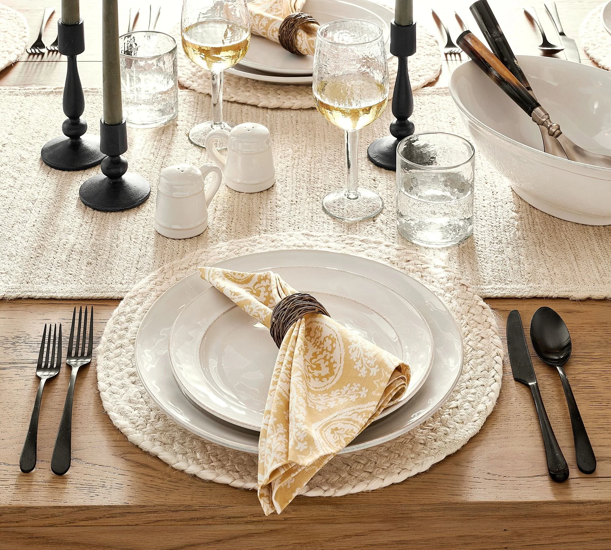 lena-medallion-organic-cotton-napkins-set-of-4-xl.jpg