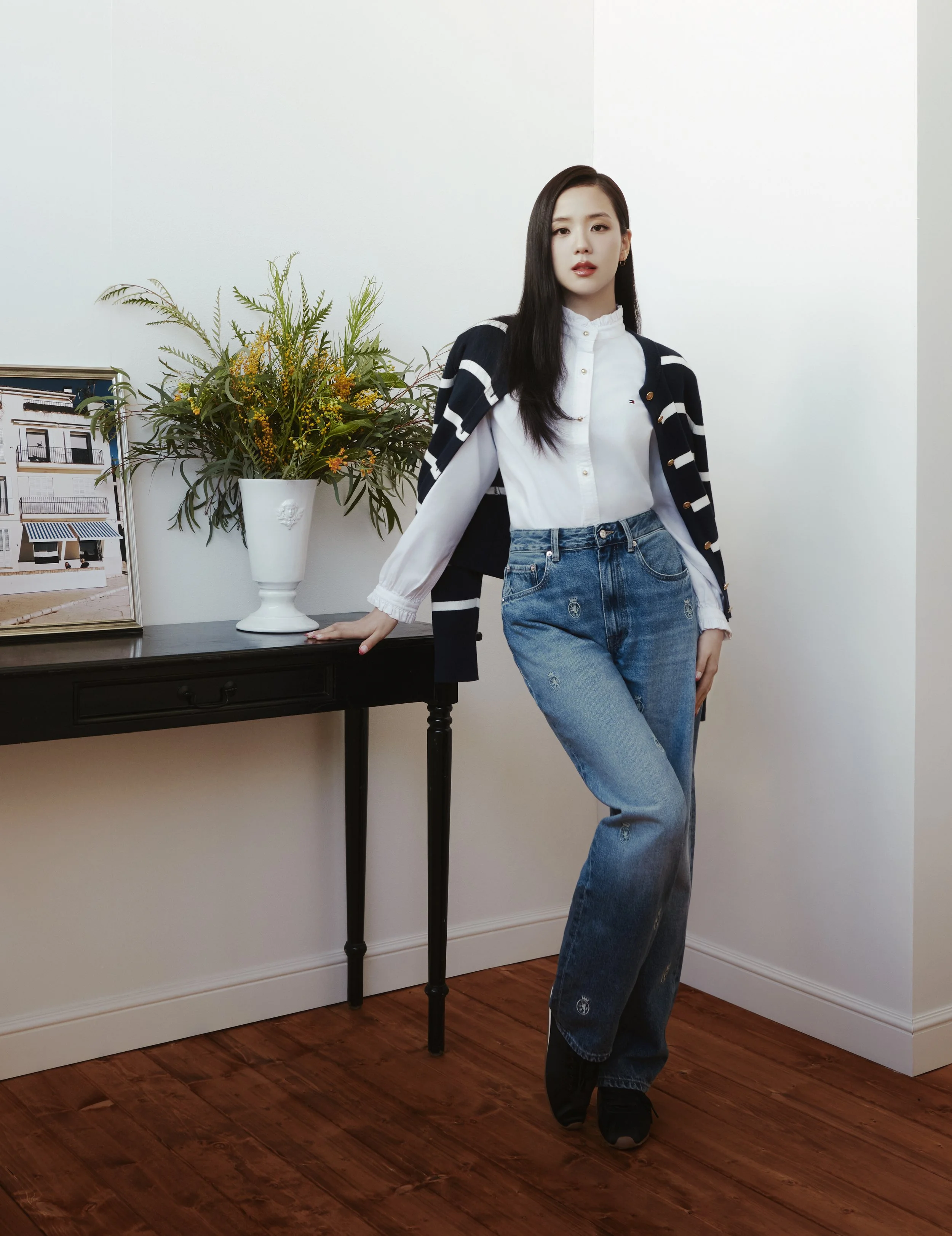 Copy of SP26_JISOO_C-Neck_Cardigan_Wide.jpg
