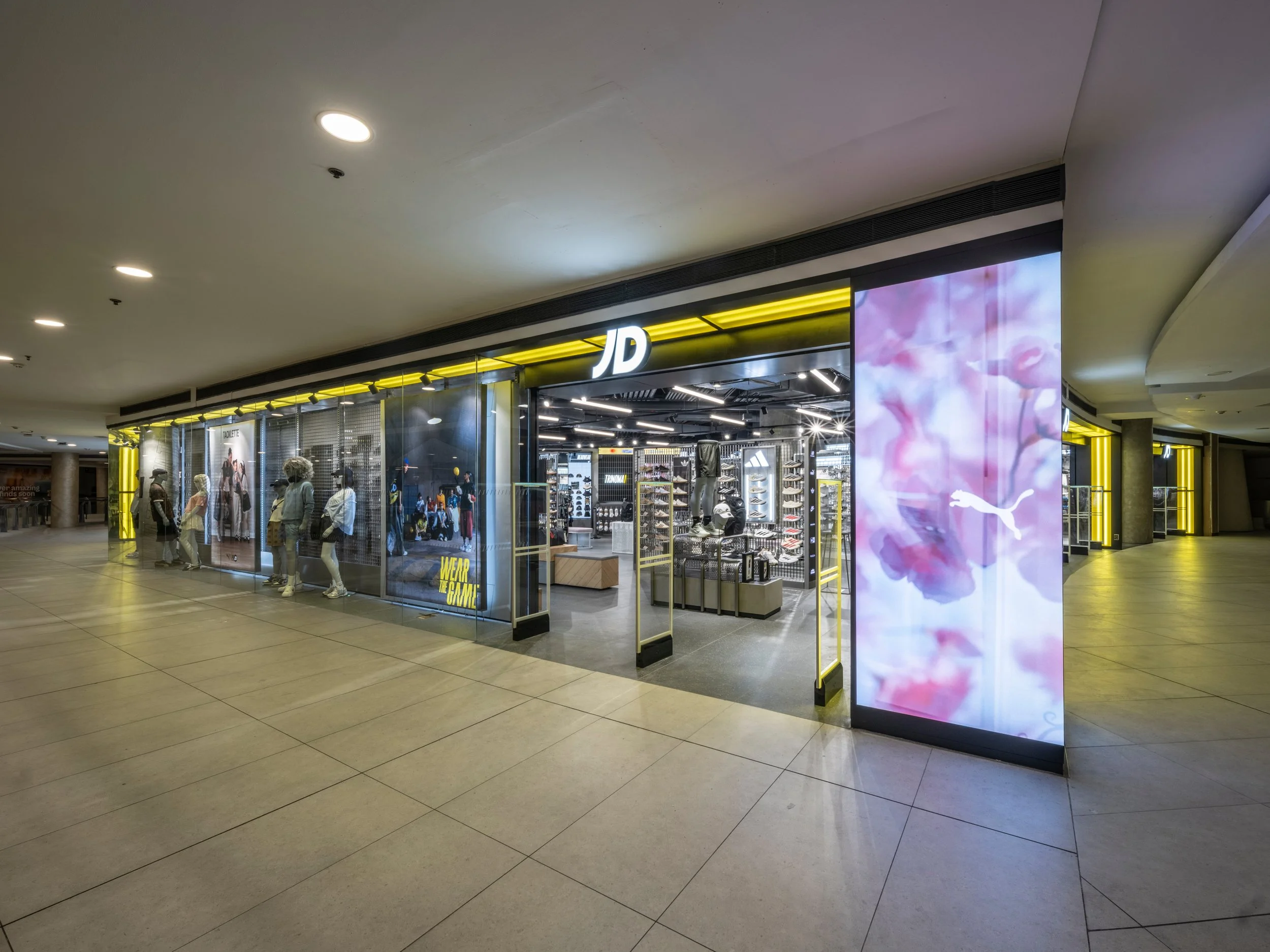 JD Sports TriNoma (4).jpg