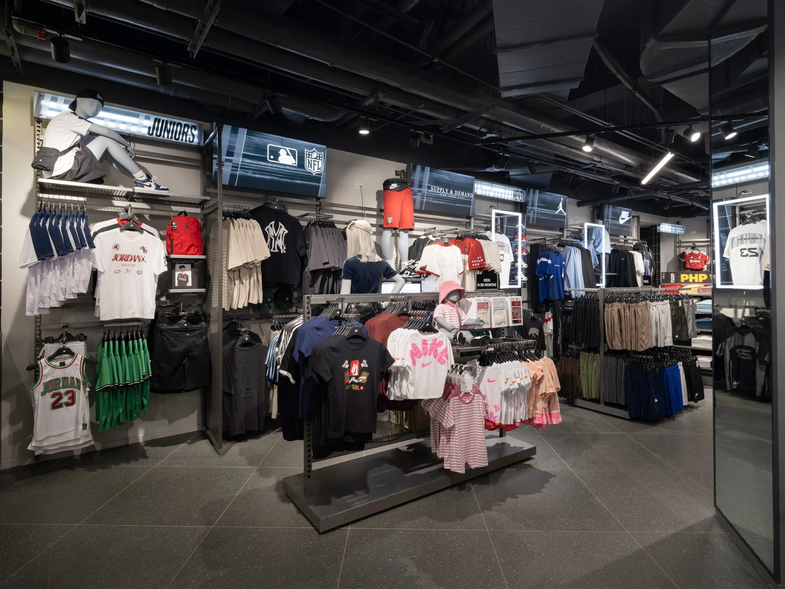 JD Sports TriNoma (5).jpg