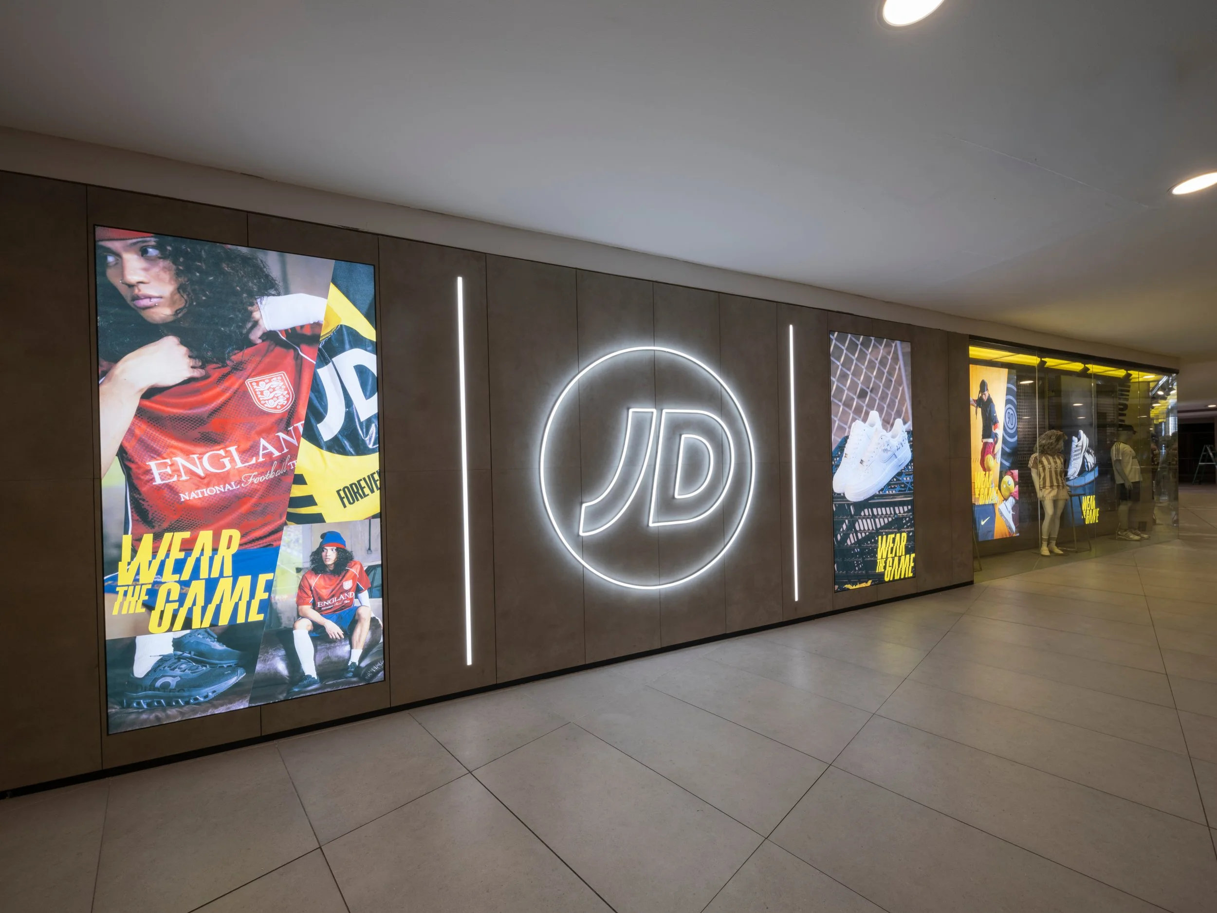 JD Sports TriNoma (3).jpg
