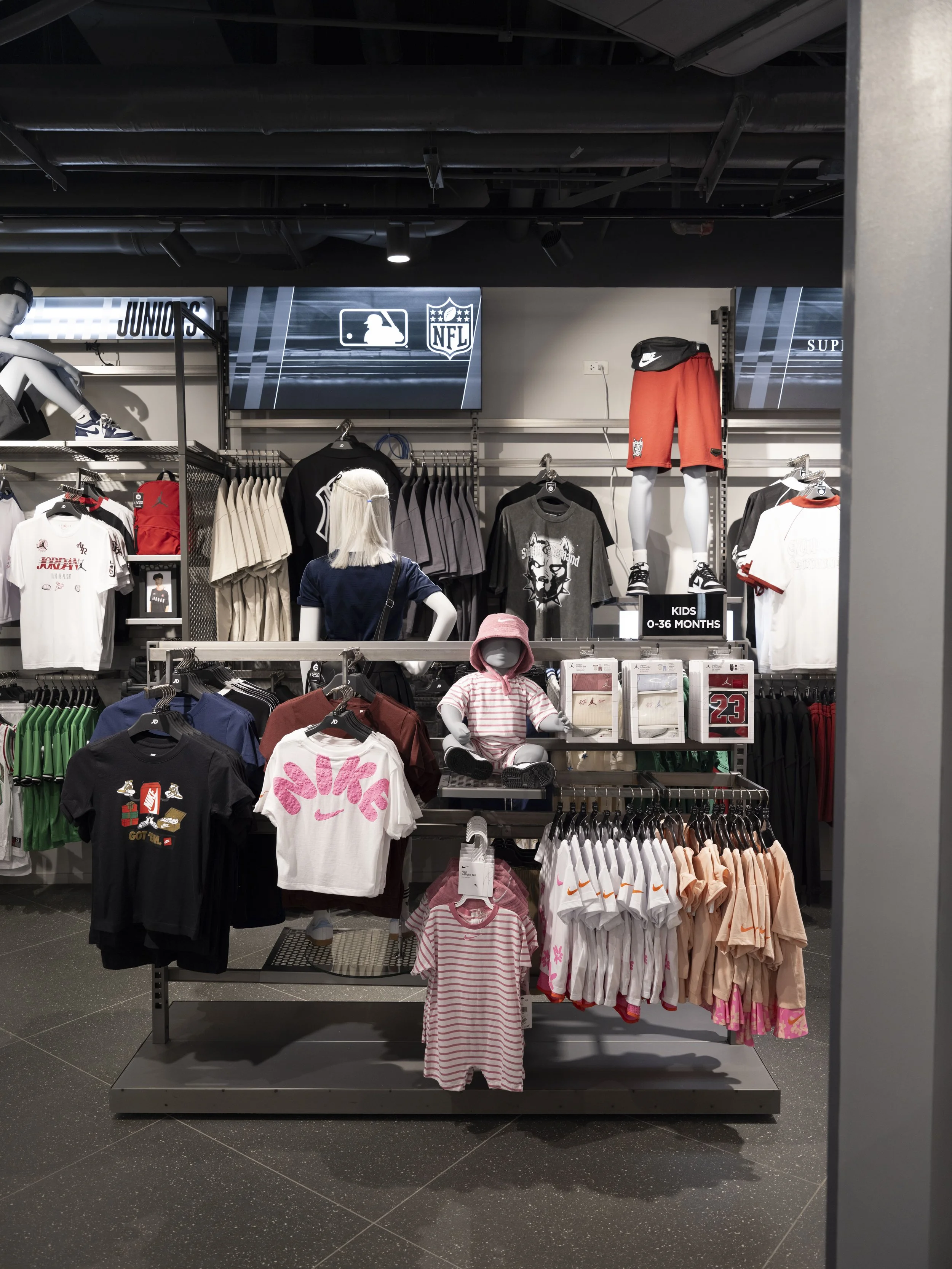 JD Sports TriNoma (7).jpg