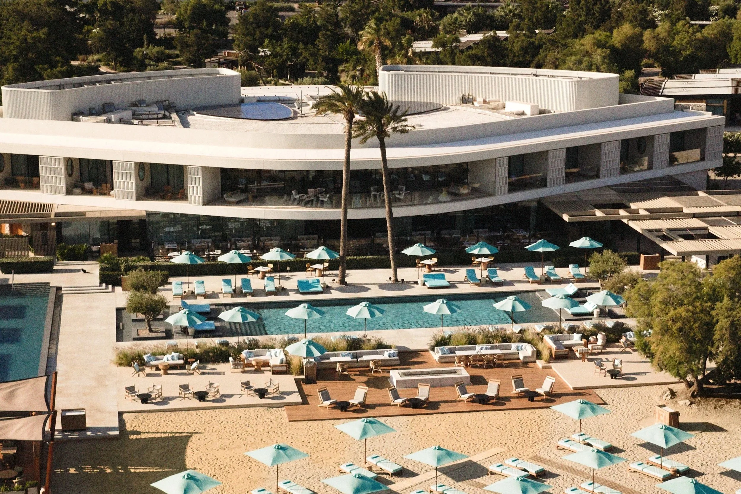 Burberry Holidays On The Athenian Riviera At One&amp;Only Aesthesis