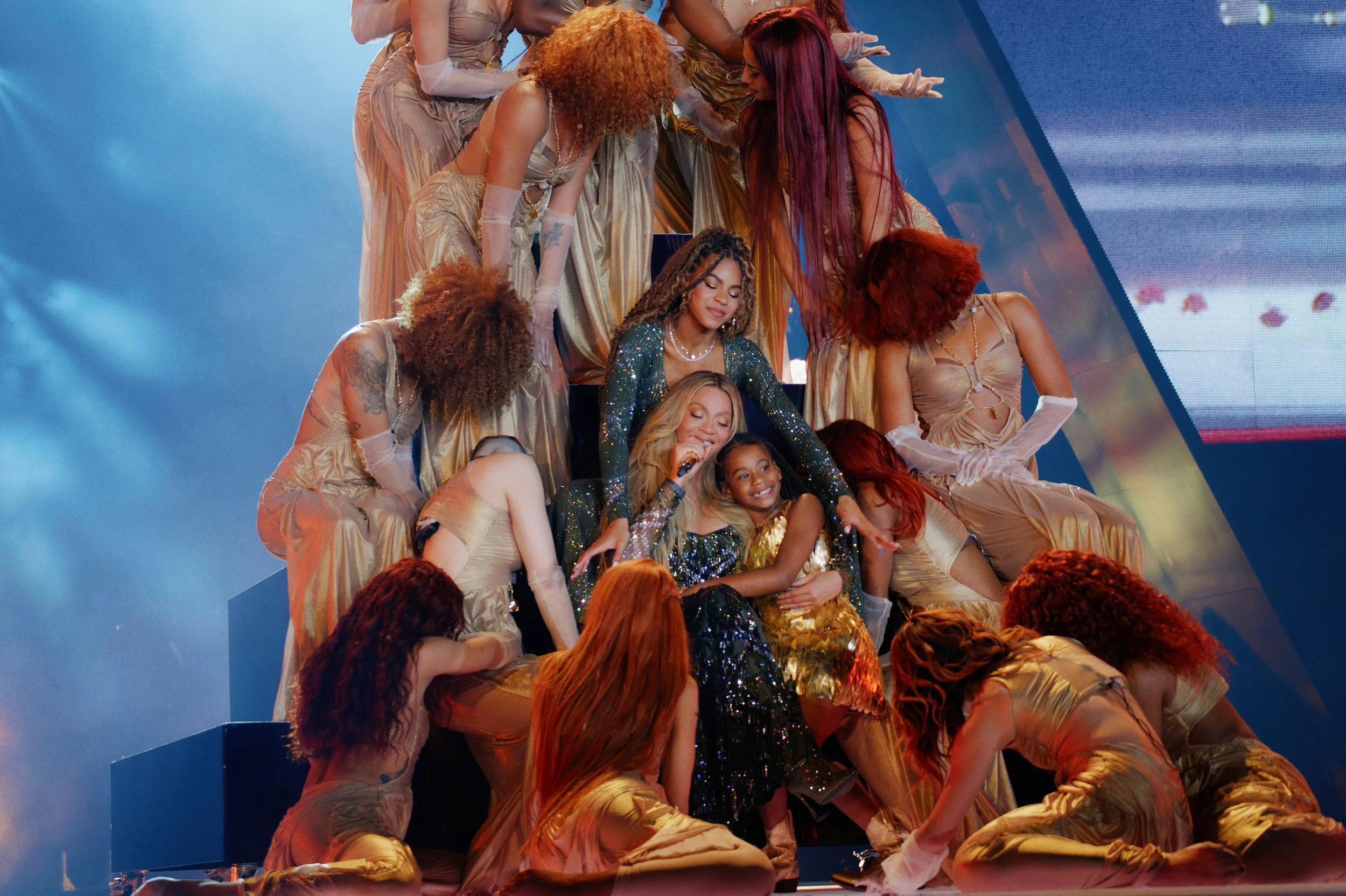 Beyoncé Wearing Burberry For The ‘Cowboy Carter’ Tour In Los Angeles ...
