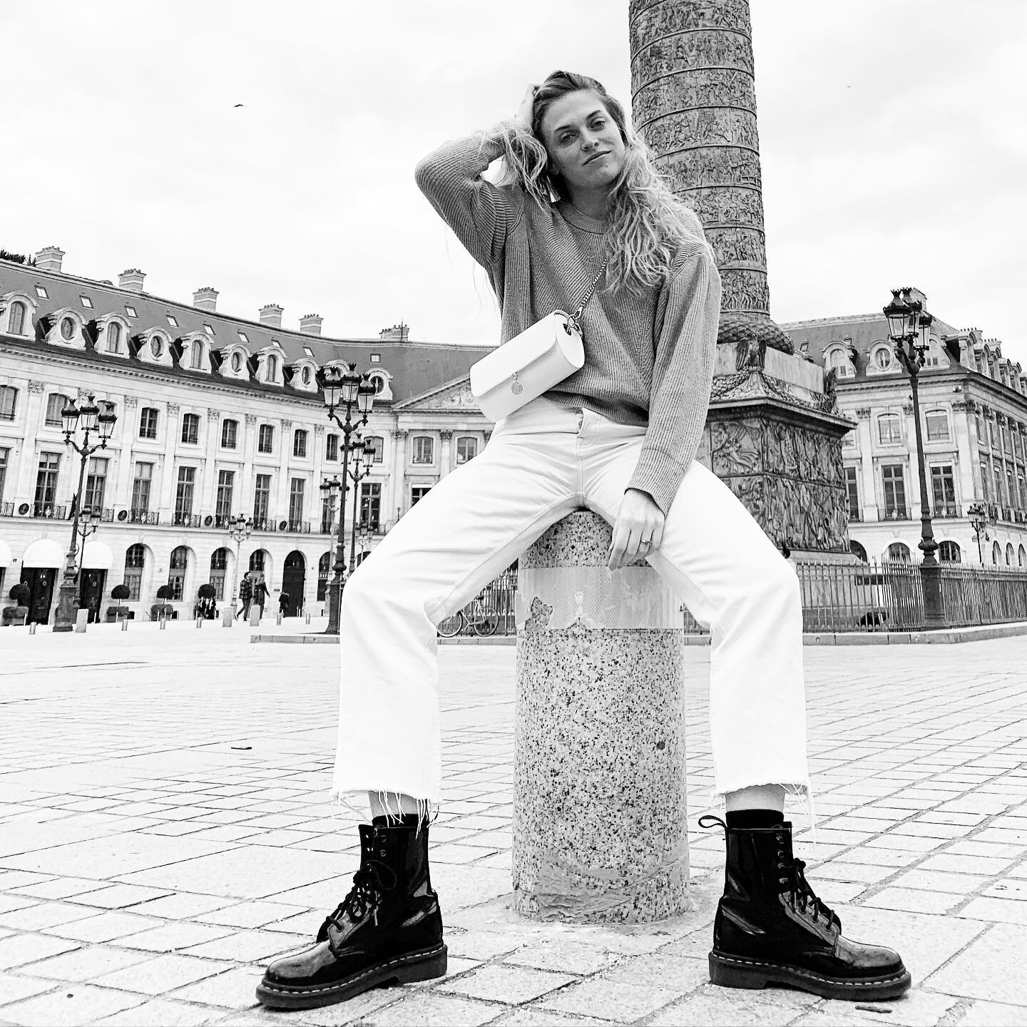 R E N &Eacute; E  W H I T E ✨ et derni&egrave;re photo en pull 🥳 #paris #summeriscoming #sainteisaure #upcyclingfashion