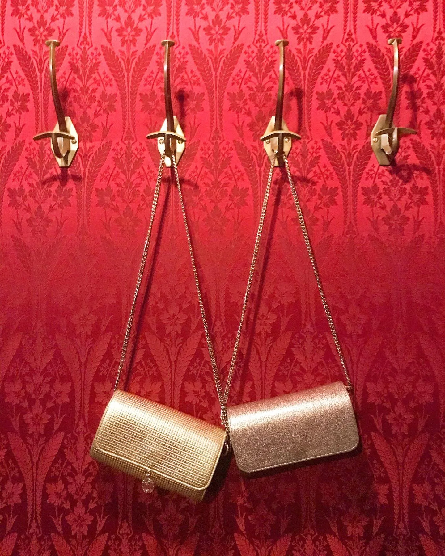 R O U G E &amp; O R ✨ #bestcombo Des bonnes nouvelles d&egrave;s demain ! #staytuned #operagarnier