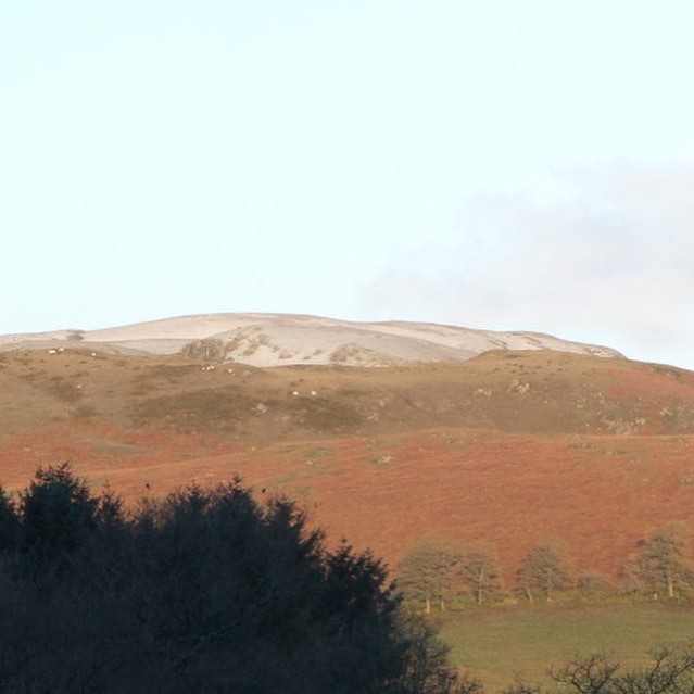 The first dusting of winter snow!
#snow #winterweather #wakeuptomidwales #thisisradnorshire #swipe