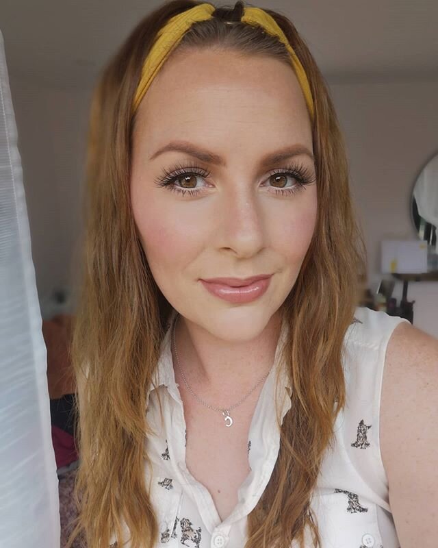 SUMMER SKIN
One of my favourite skin looks to create is a bronzed &amp; fresh look but it needs to suit an individuals skin type, texture and tone.. so for me and my freckly skin creating a bronzed summer look is all about light layering and choosing