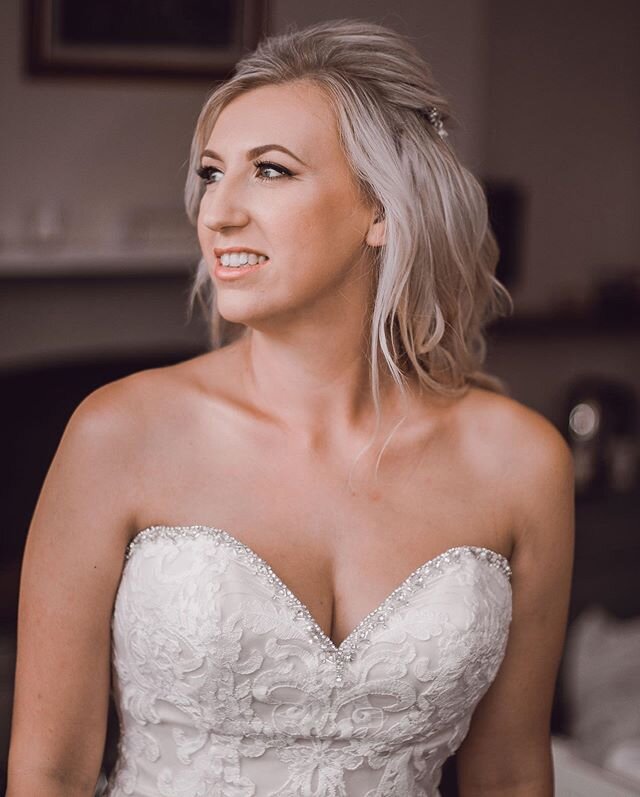 D&Eacute;COLLETAGE
One of the areas of your bridal look that you defo shouldn&rsquo;t be neglecting! 
If your wedding dress is strapless or has a plunging neckline you need to make sure that it looks just as flawless as your face... make sure you don