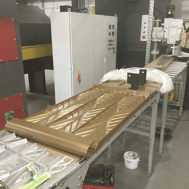 Some behind the scenes of our work on cast aluminum facade in residential project in London- The Compton. This work would not be possible without collaboration with @aatiuk, who artfully manufactured the panels.