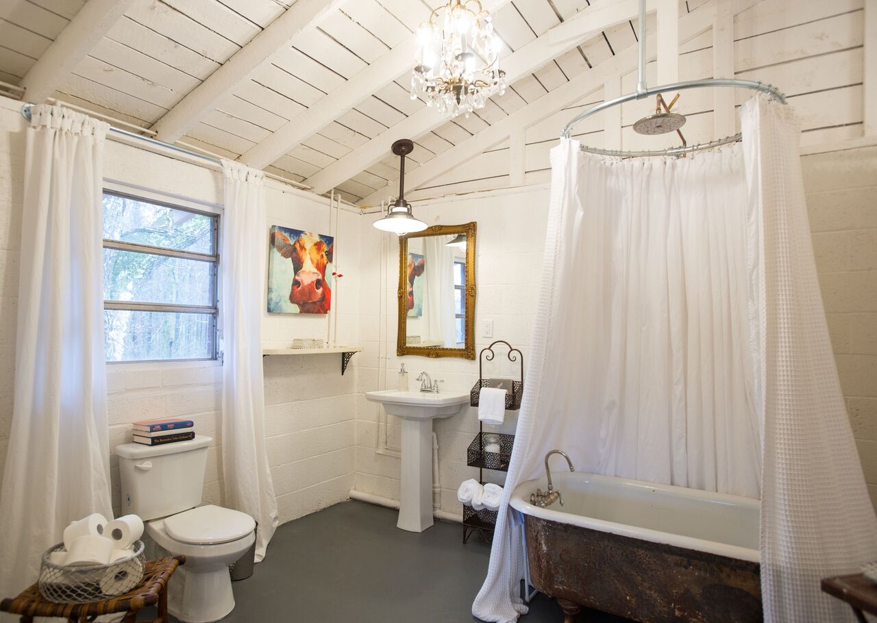 Luxurious Vintage Cottage
