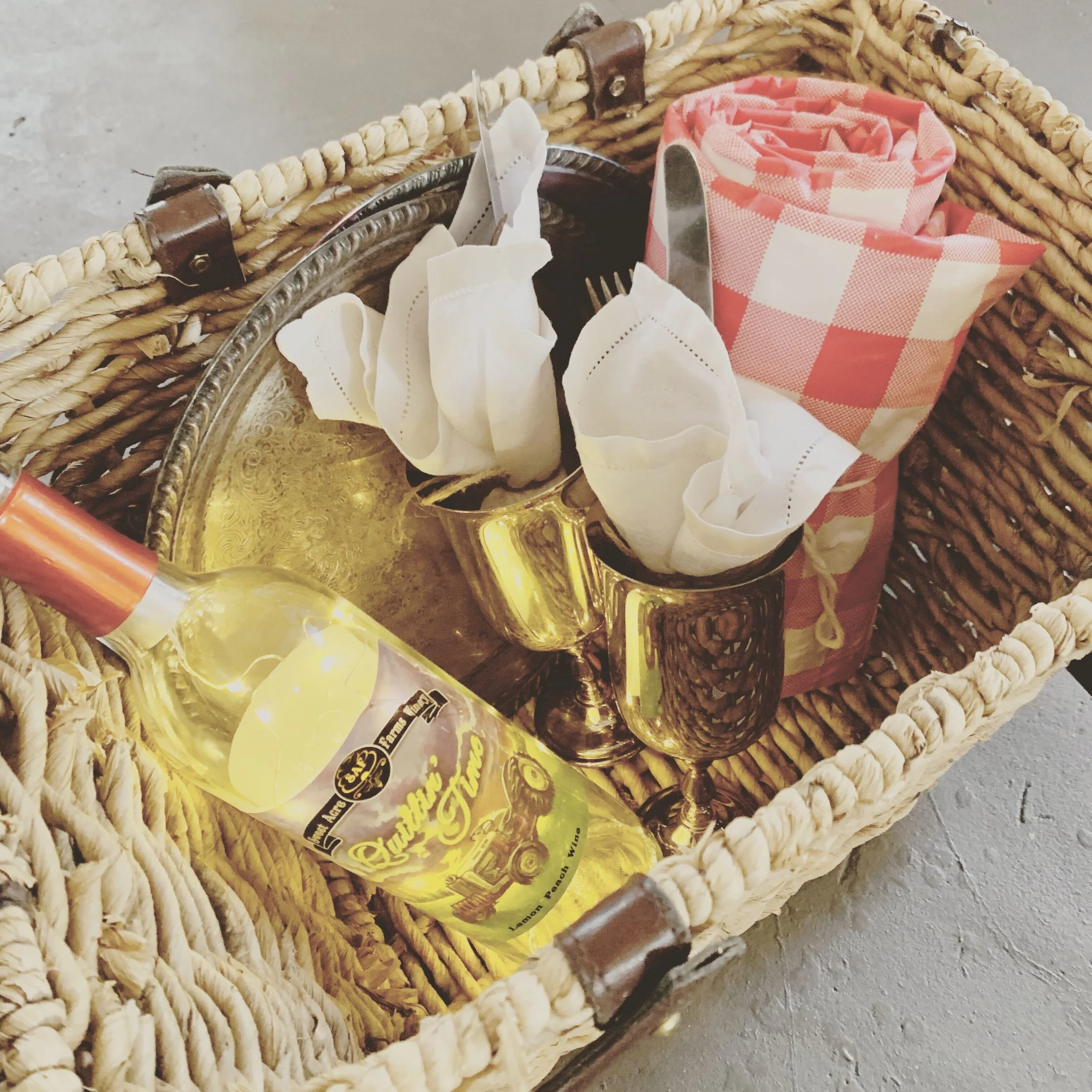 VIP PASTURESIDE PICNIC BASKET