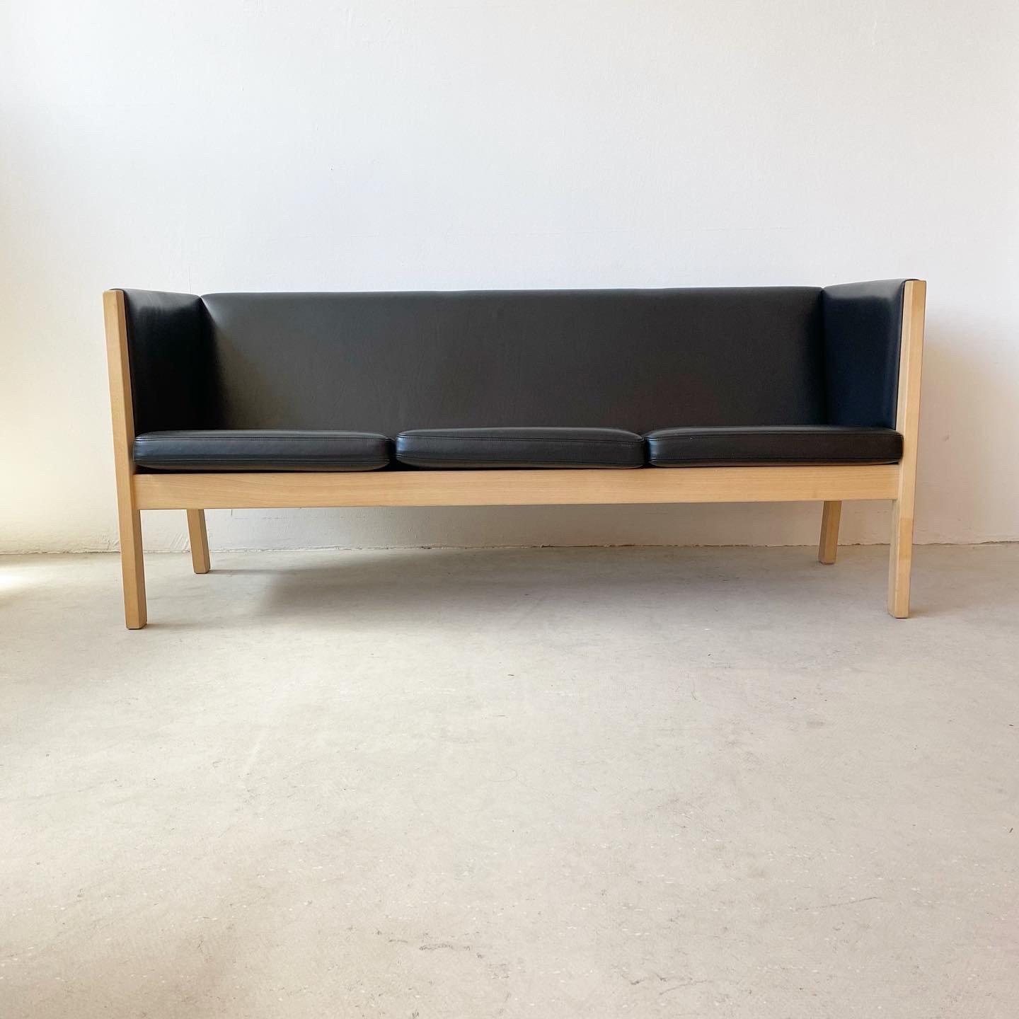 Hans J. Wegner GE-285 3-seater Sofa 