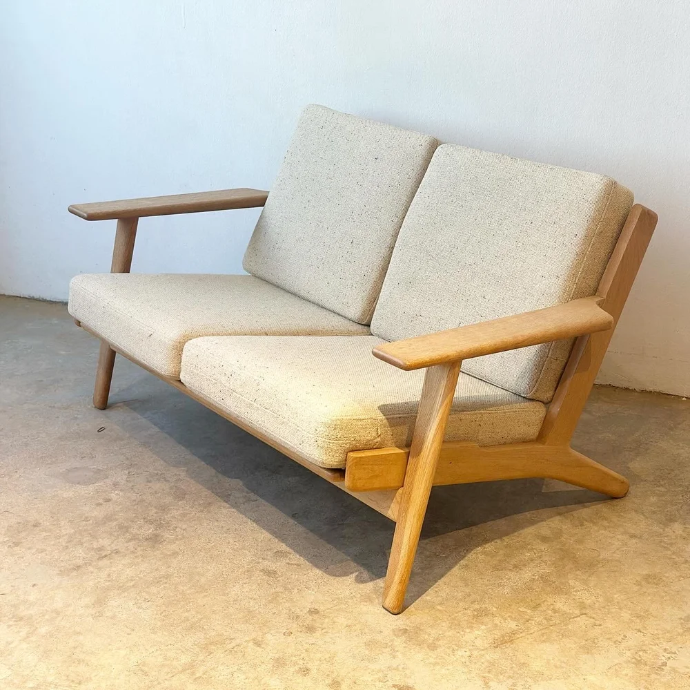 Hans.J.Wegner GE300 2シートSofa GETAMA製 Hans J. Wegner for GETAMA Sofa in Oak and Blue Upholstery