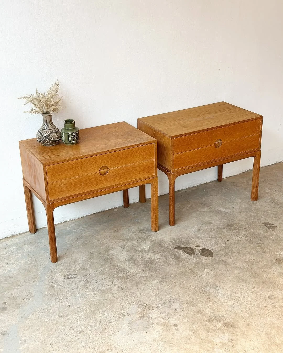 Kai Kristiansen Model 384 Small Chest of Drawers - Nightstand by Aksel Kjsersgaard in Oak. Features gorgeous patinated oak and Kristiansen’s trademark half-moon drawer pulls. Excellent original vintage conditio (1).jpg