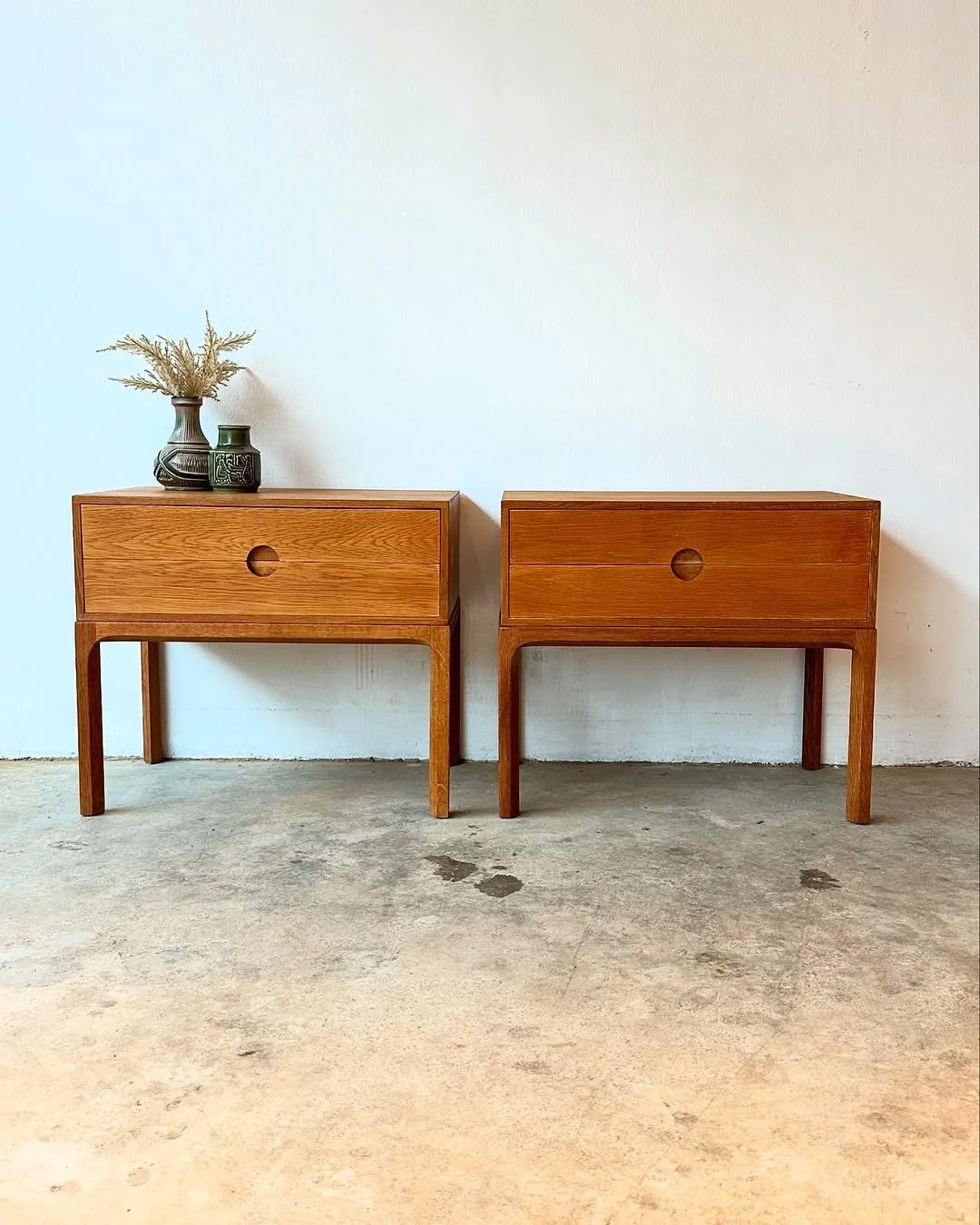 Kai Kristiansen Model 384 Small Chest of Drawers - Nightstand by Aksel Kjsersgaard in Oak. Features gorgeous patinated oak and Kristiansen’s trademark half-moon drawer pulls. Excellent original vintage conditio (2).jpg