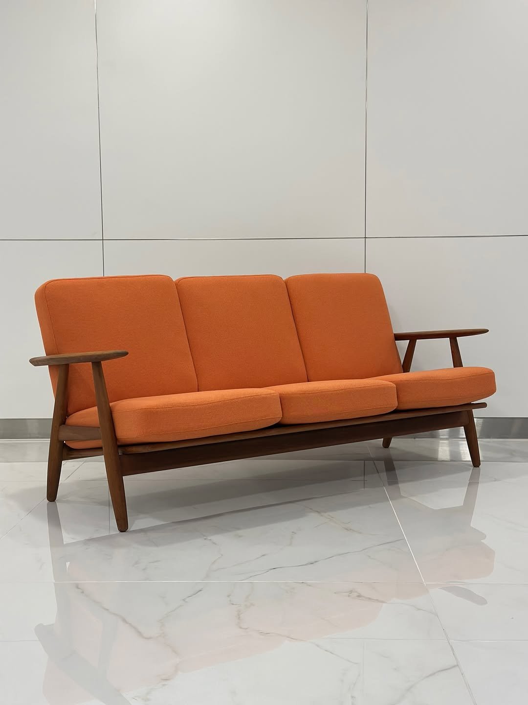 Hans J Wegner GE-240 Cigar 3-Seater Sofa