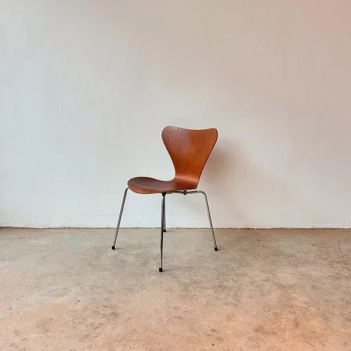 SOLD - Arne Jacobsen Model 3107 Chair