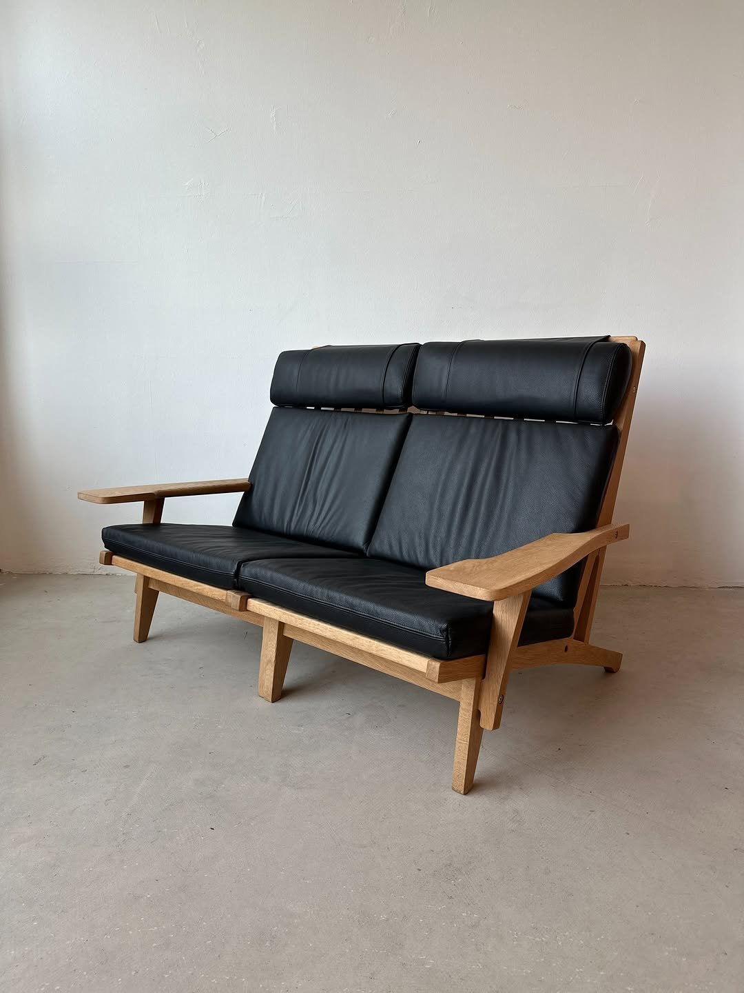 SOLD - Hans J. Wegner GE-375 2-Seater Sofa