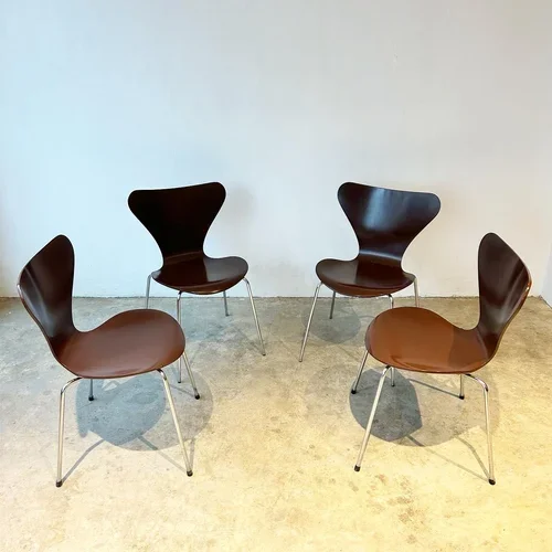 SOLD - Arne Jacobsen FH3107 chairs