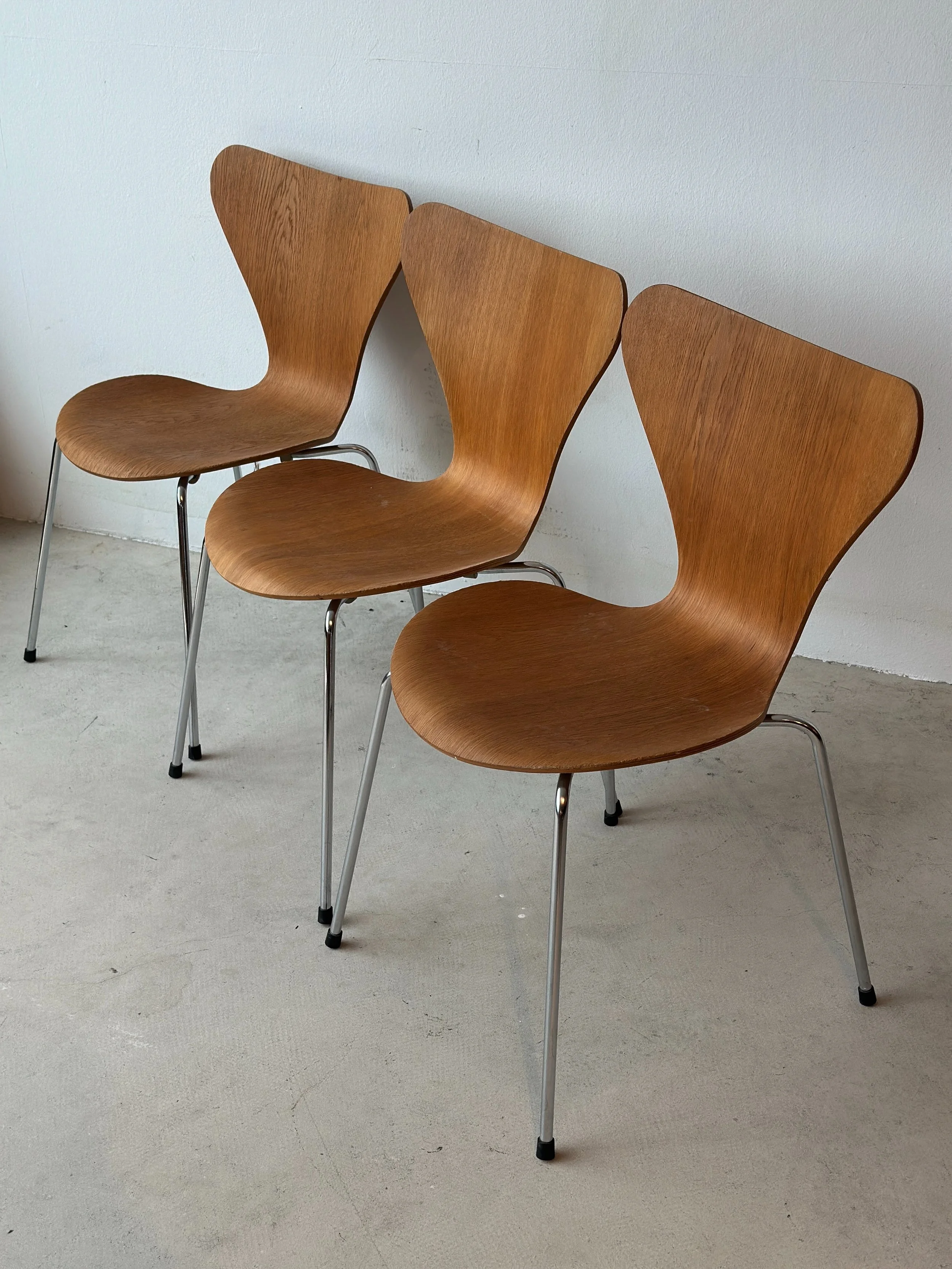 Arne Jacobsen Model 3107 Chairs