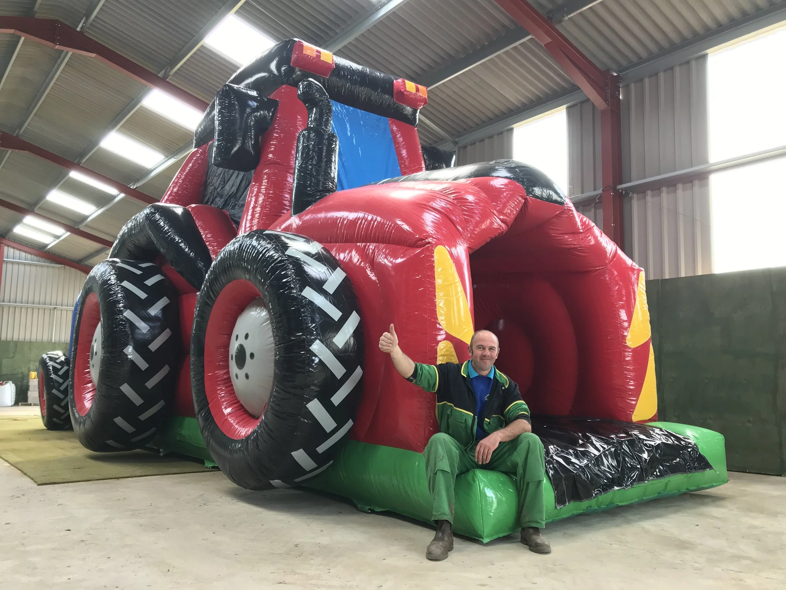 MASSIVE tractor arrives at Raglan Farm Park!