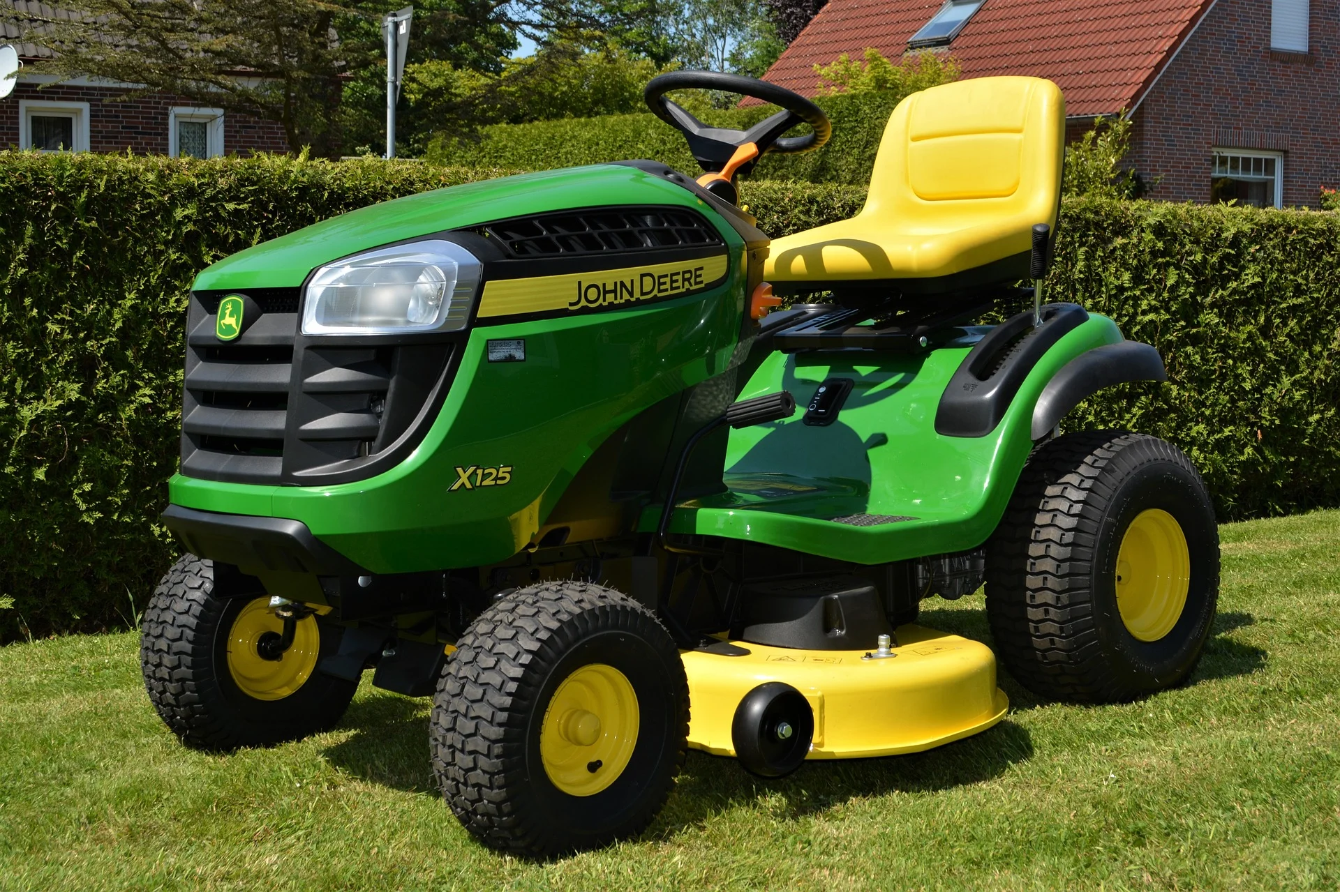 john-deere-3431937_1920.jpg