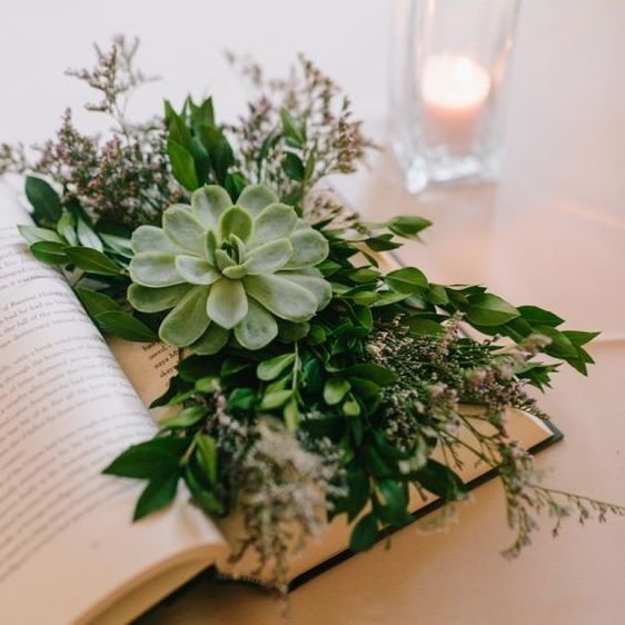 DIY récup' : 10 idées pour recycler ses livres en objet déco, glanées sur Pinterest