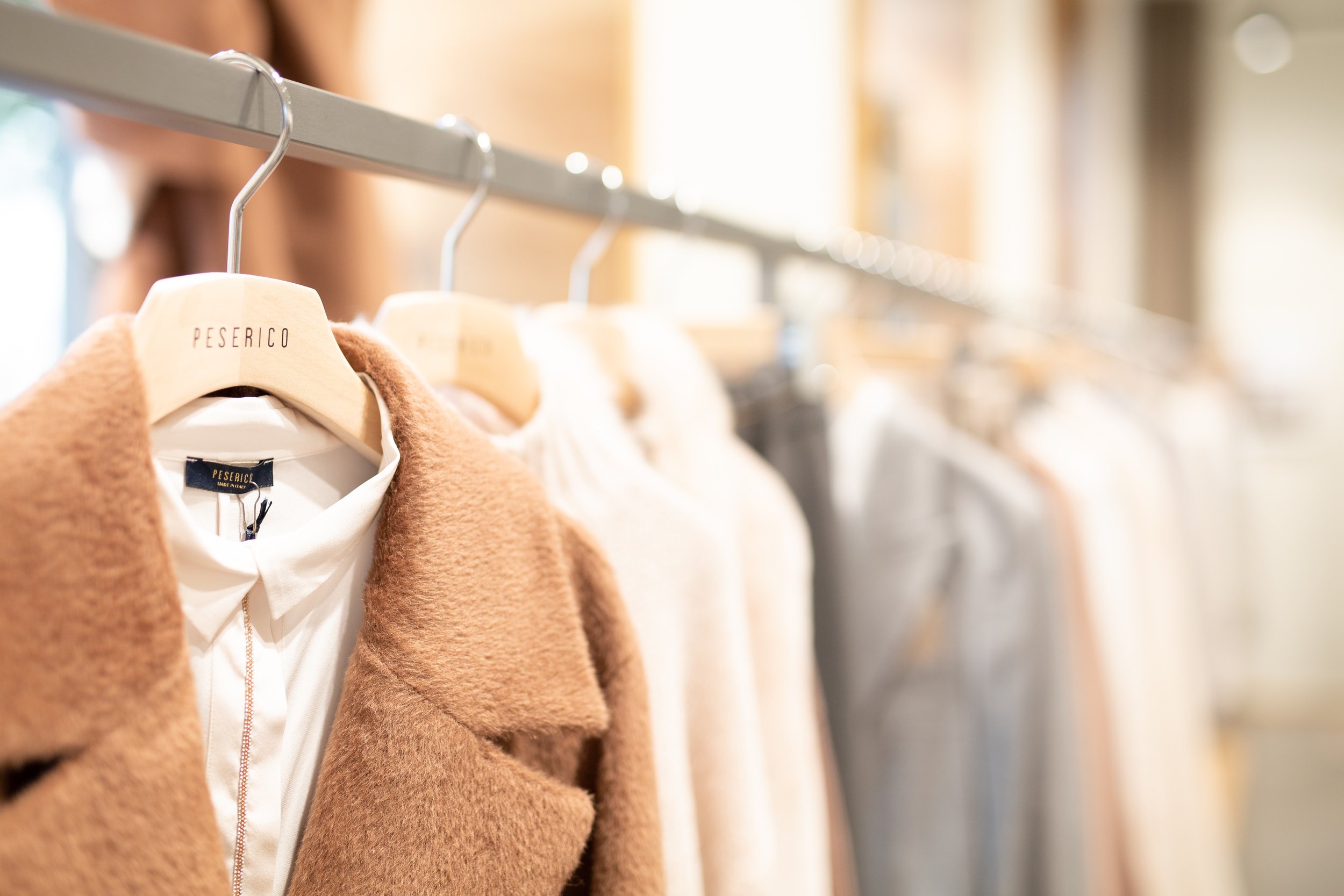 La location de vêtements serait plus polluante que l’achat !