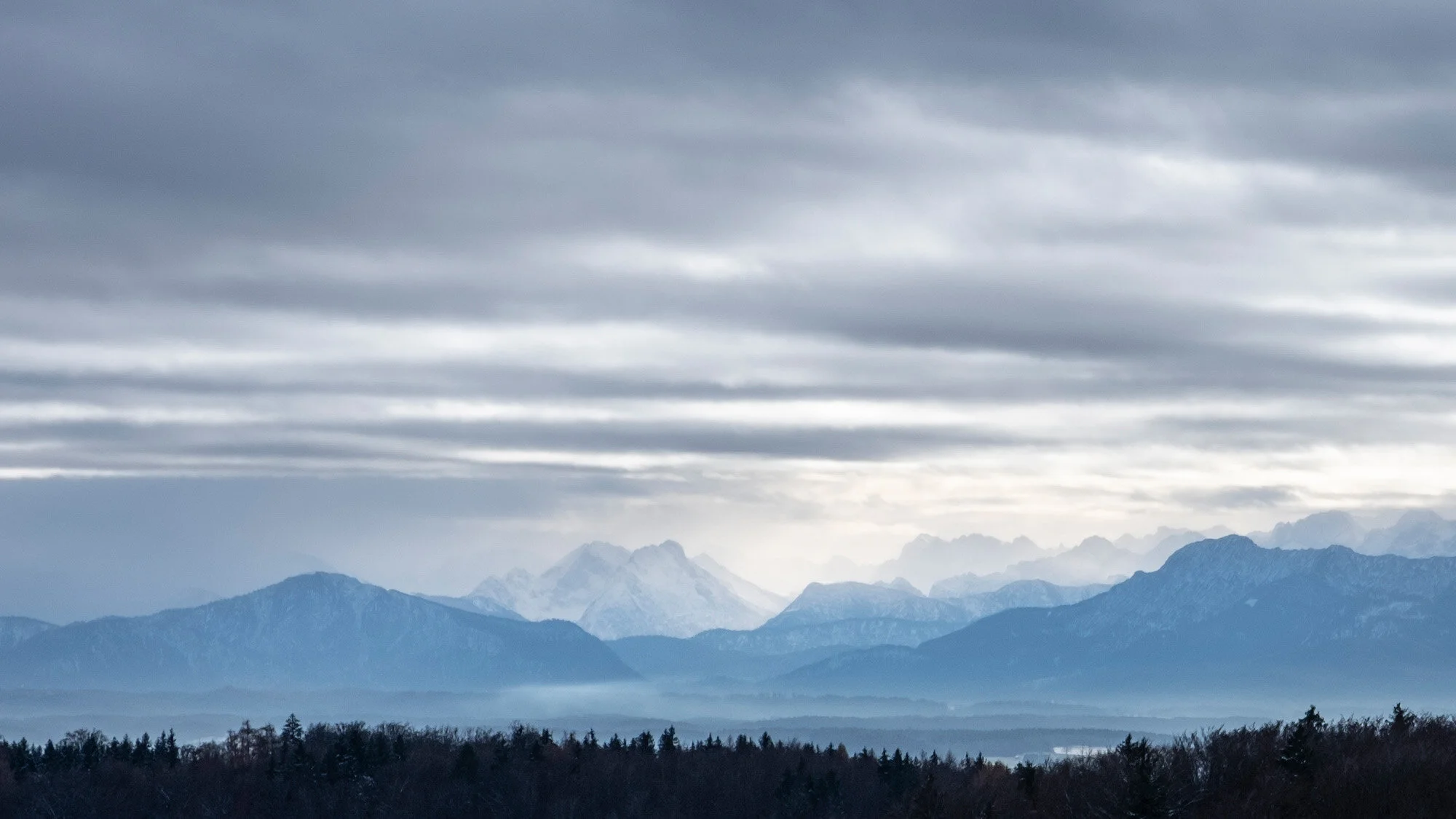  SÜDLICHES BERGPANORAMA BEI DIESSEN 