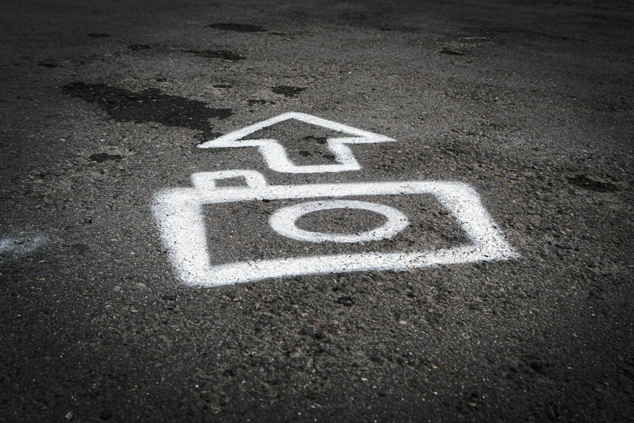 Image of a pictograph of a camera with an arrow above it.