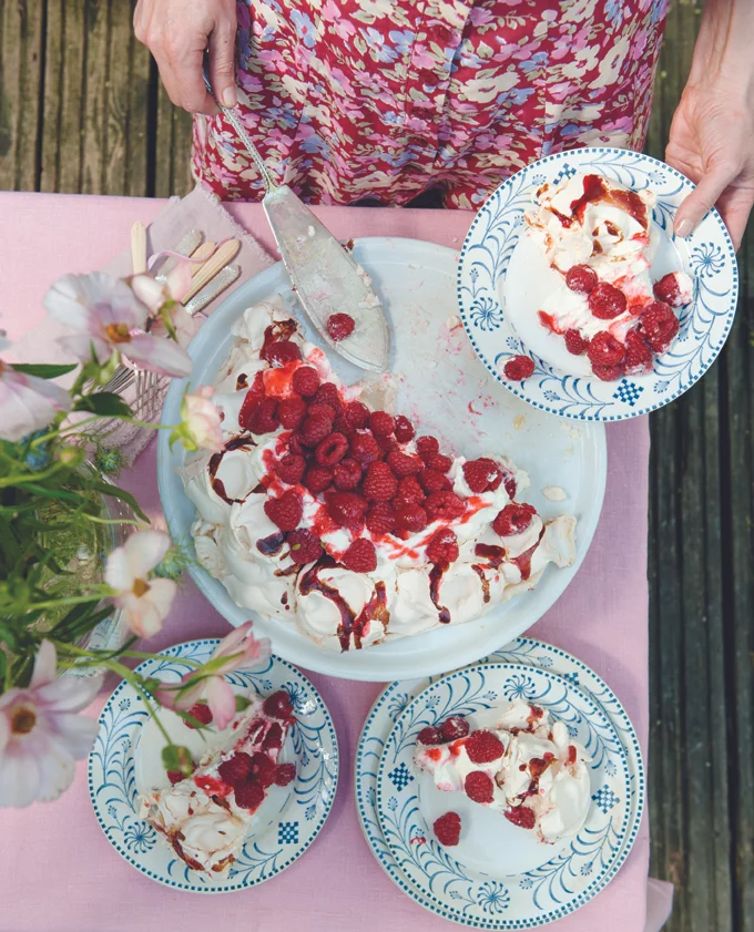 Raspberry Pavlova 15.jpg