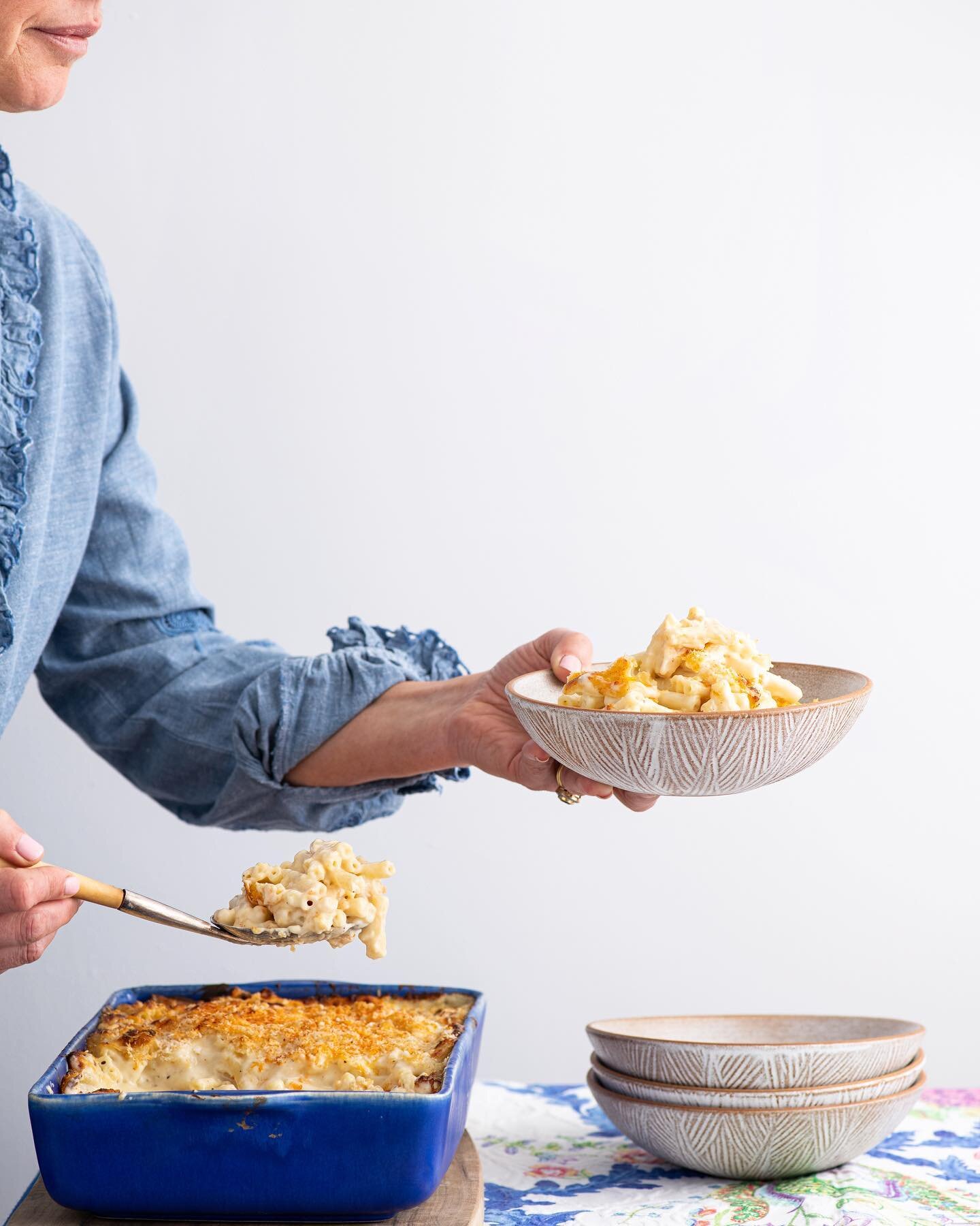 Anyone craving a gooey, creamy, comforting Mac &amp; Cheese? Scroll ⬇️ for the recipe if you are 🤸&zwj;♀️ 

It&rsquo;s from my latest book In Minutes. I have so many variations on this ultimate comfort food that I feel I could write a whole book on 