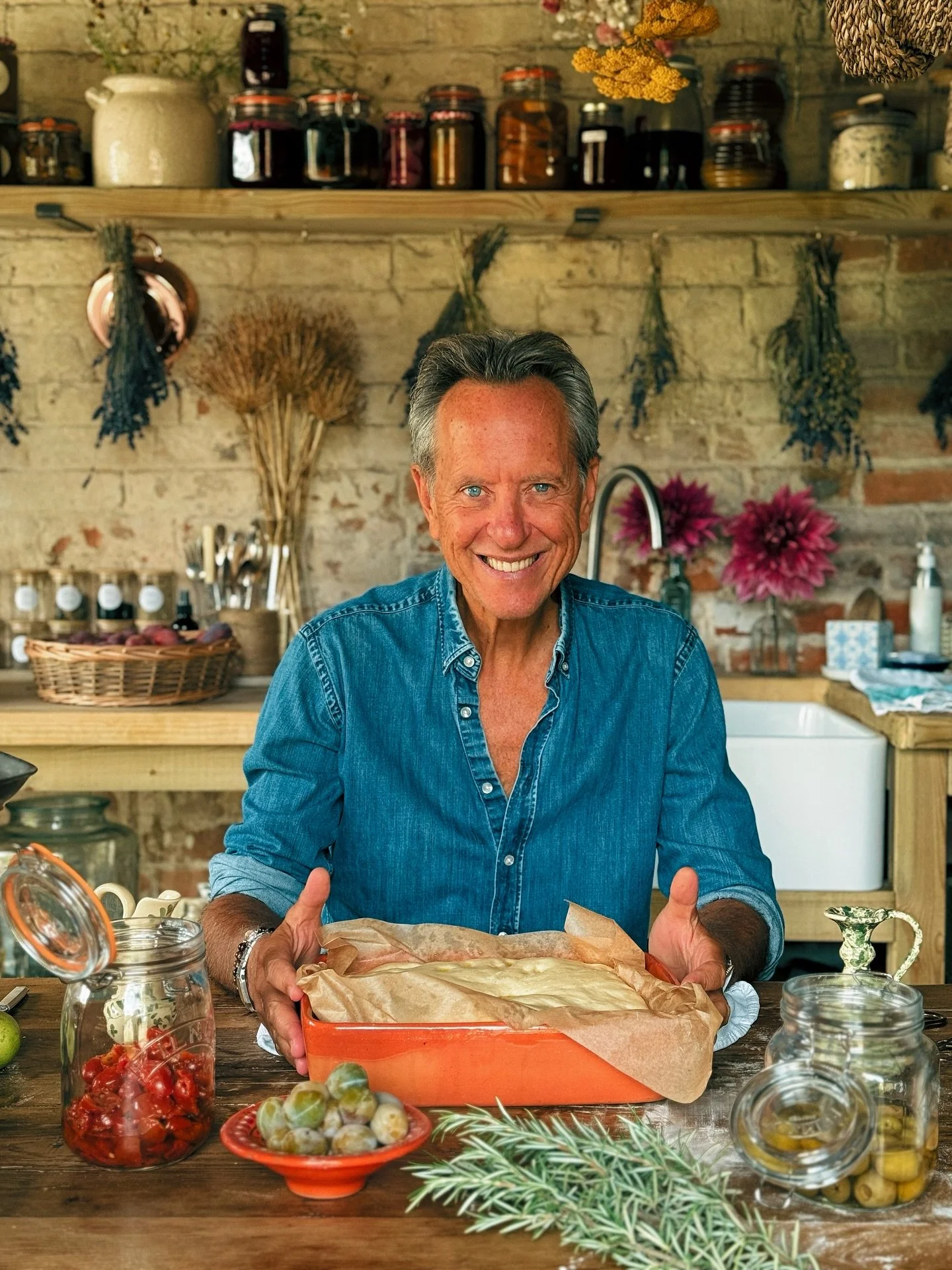 A big pocket full of happiness arrived in my pickling shed today &hearts;️ A magical day creating, chatting and starting new memories in the pickling shed. 

Love you to the moon and back @richard.e.grant &hearts;️

What we created coming soon!