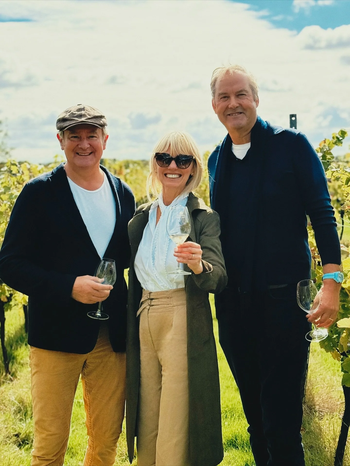 Last Sunday Harry and I spent the day at @sugruesouthdowns winery with our friend, the fabulous @bonhughbon for a day of learning about their exceptional wines. Thank you Hugh! 🍷 &hearts;️ @harry_m_herbert 

With a lunch cooked by the 2 best chefs i