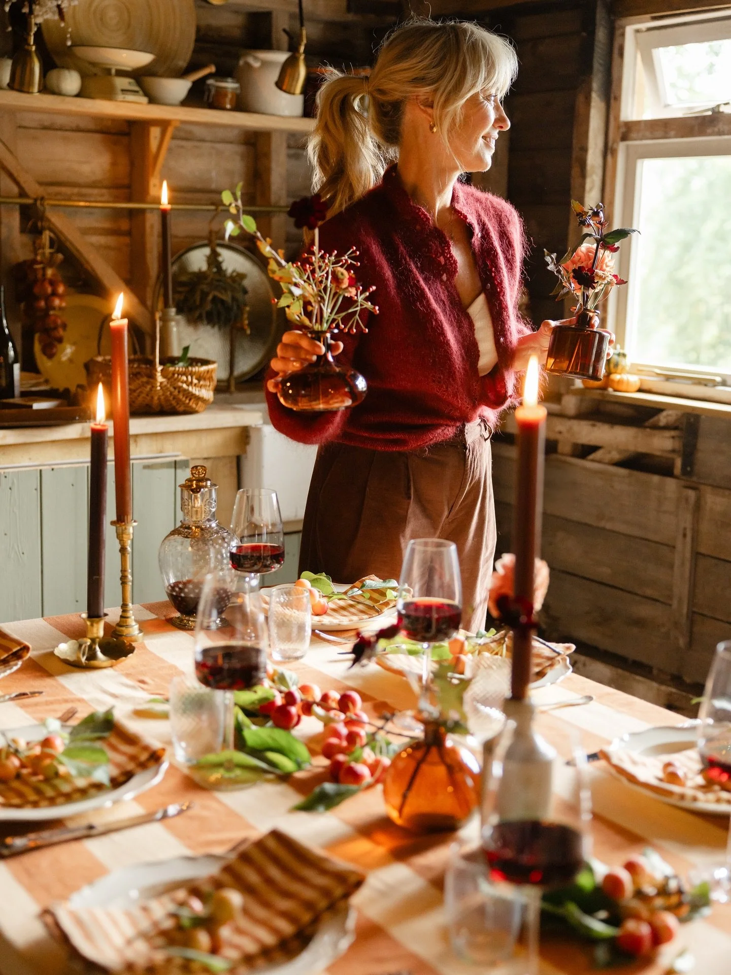 Such a special moment to see my new Autumn / Winter Caramel &amp; Honeycomb Linen Collection featured in @homesandgardensofficial 🤎 

Available exclusively on @honeybyclodagh 

Tablecloth: &pound;65 
Napkins (set of 4): &pound;40 
Linen Set (tablecl