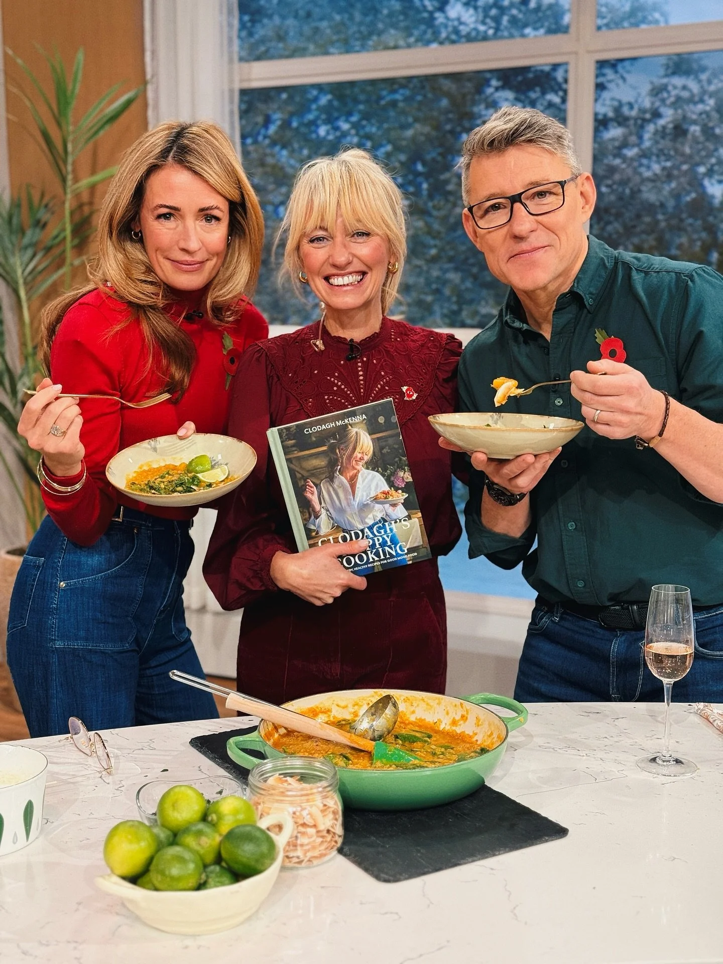 Red Lentil Curry with pumpkin and spinach on @thismorning @itv with Birthday Girl @catdeeley 🎈🎂 🥂 &hearts;️ &amp; @benshephardofficial 

Recipe is from my NEW cookbook &lsquo;Clodagh&rsquo;s Happy Cooking&rsquo; order now for delivery next week!! 