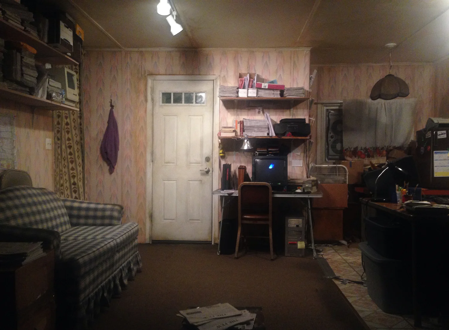 the few | set design