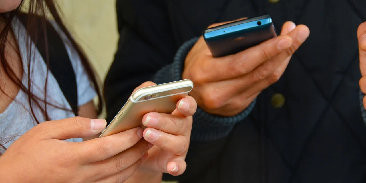 1920_170911-cellphonebanner.jpg