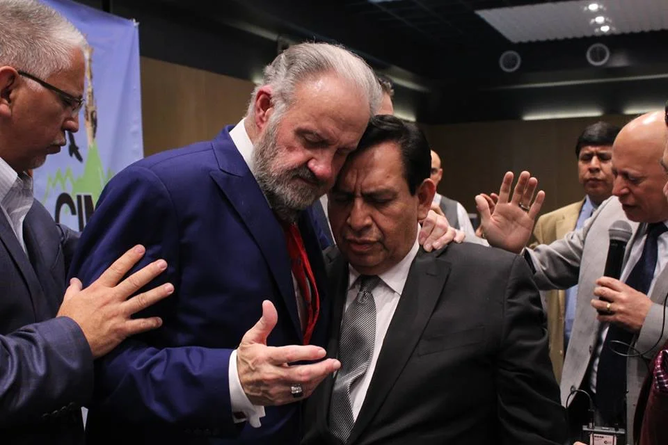 2017 praying with CArlos Gordillo - at CIMA mx.jpg