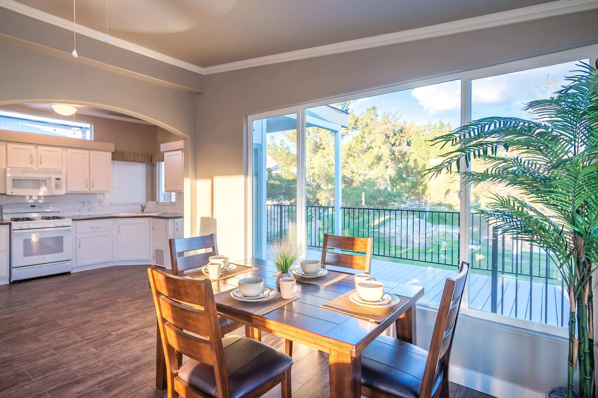 modern-kithen-dining-area-view.jpg