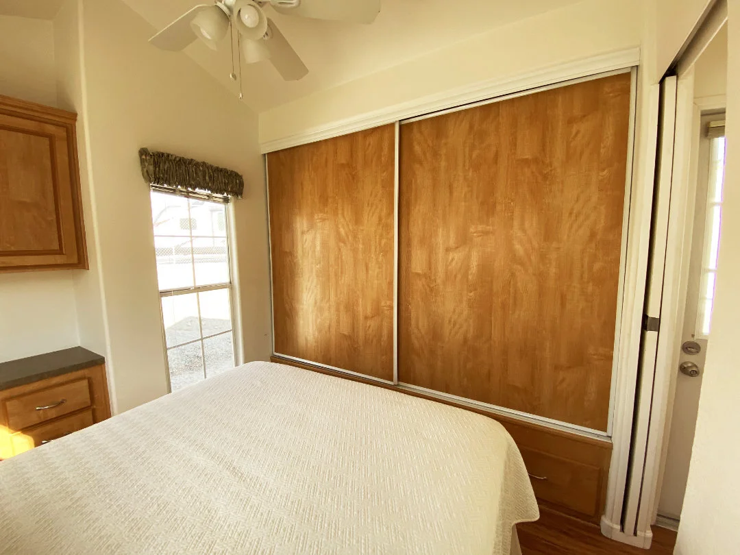 425-bedroom-closet.jpg