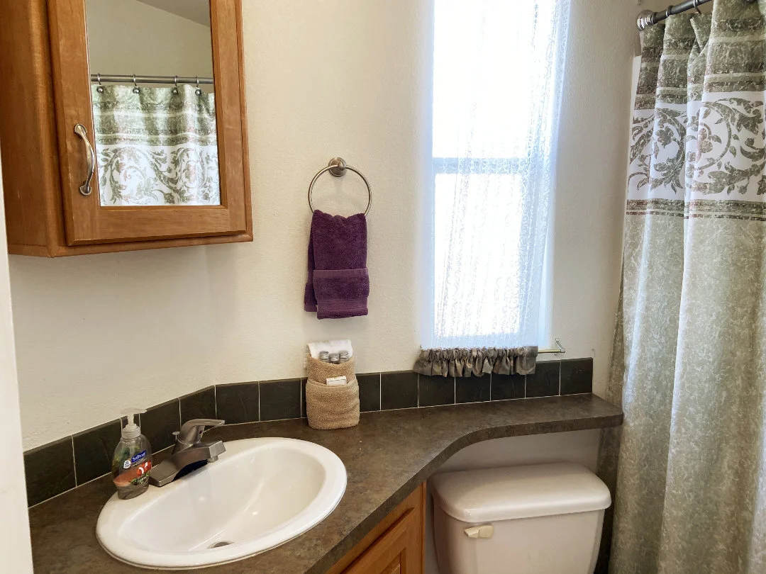 425-bathroom.jpg